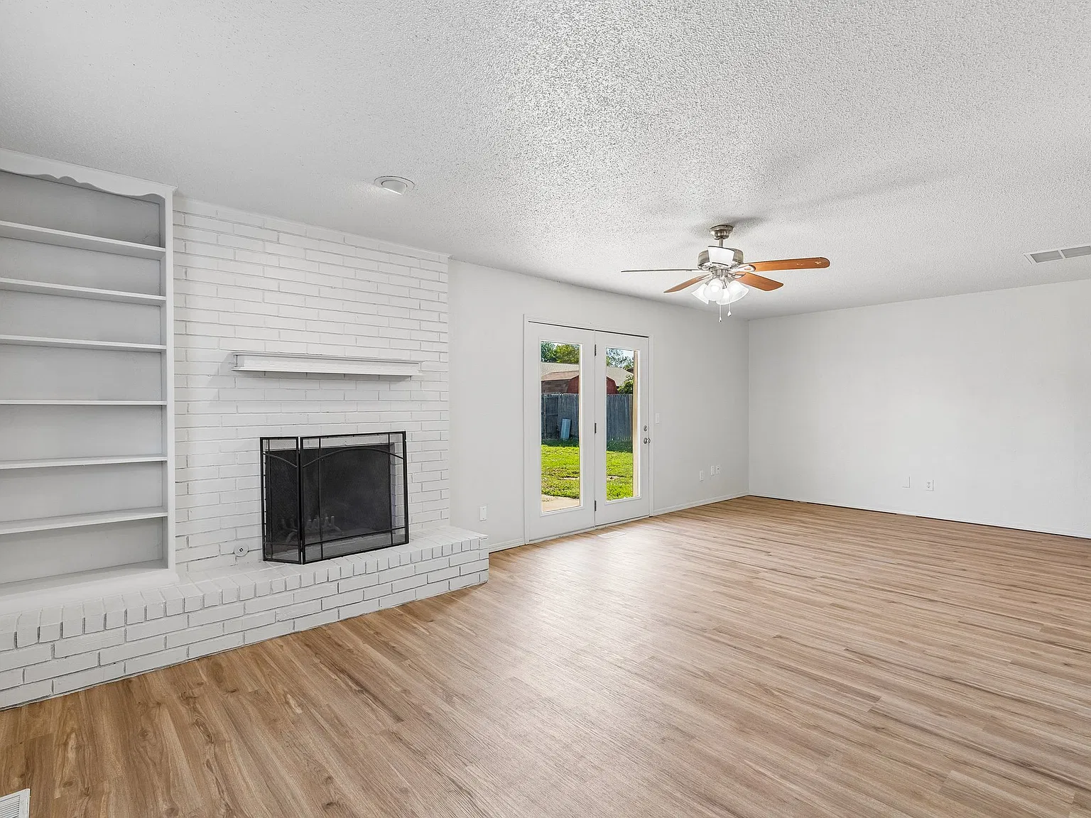 3 bed, 1379 sqft, $1,595 — Photo 3