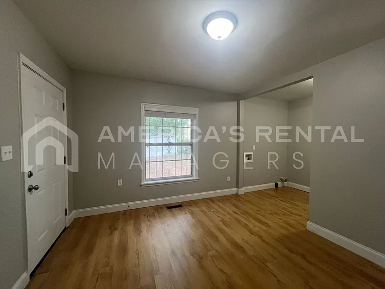 1318 Woodward Rd — Photo 10