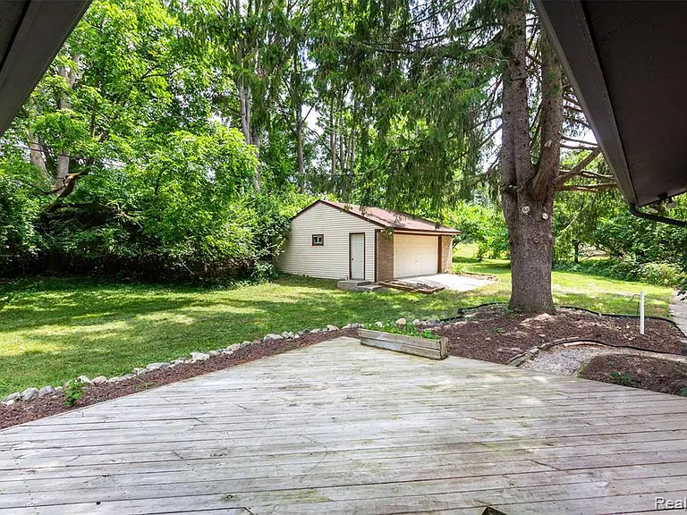 7580 Thornwood St — Photo 41