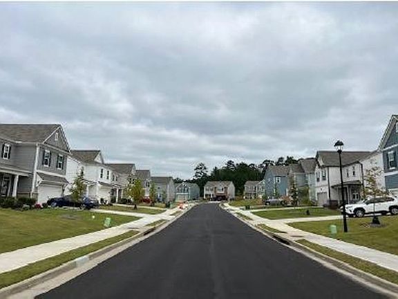 Exterior Neighborhood (street photo)