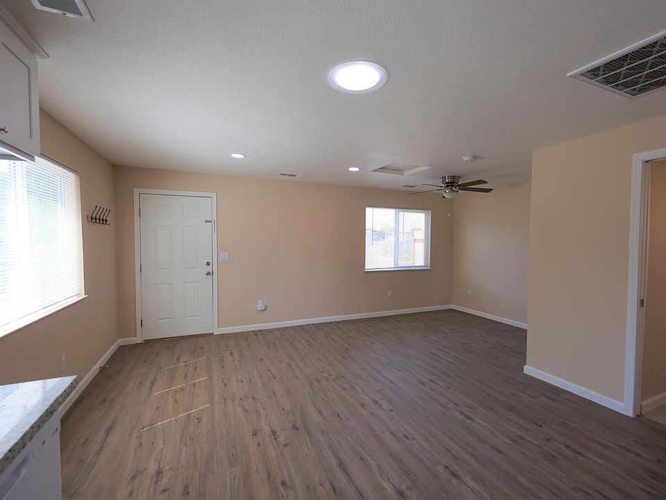 2nd image of 422A W Pine St