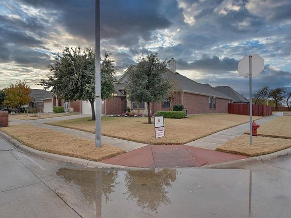 3rd image of 5827 Candlelight Ln