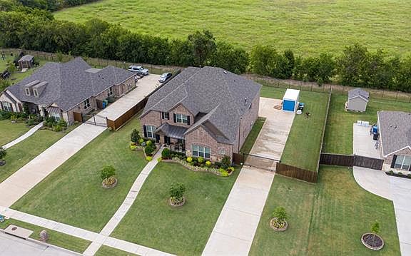 5th image of 243 Benwick Dr