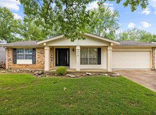 818 Westrun Dr, Ballwin, MO