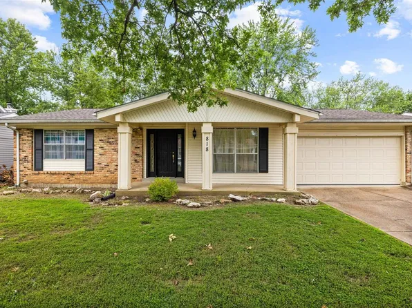 818 Westrun Dr, Ballwin, MO 63021