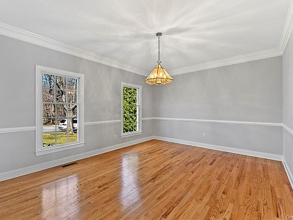 4th image of 22 Greene Ln