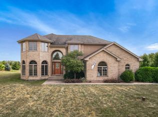 9529 W Valley Farm Dr, Frankfort, IL 60423