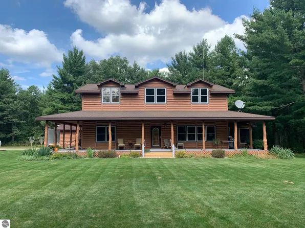 4811 Pine Creek Rd, Manistee, MI 49660