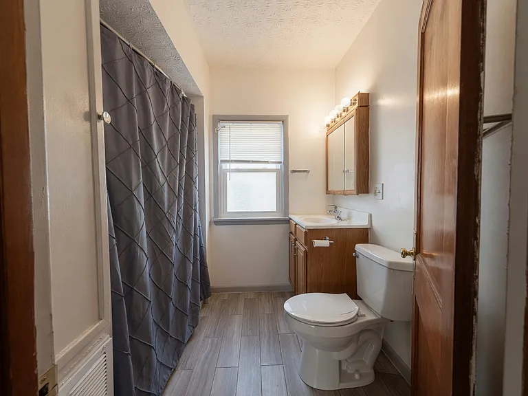 1371 Warren Rd — Photo 11