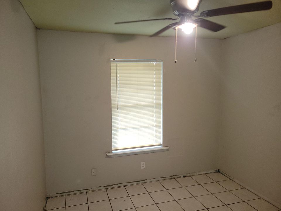 1st image of 2615 Barney Ave