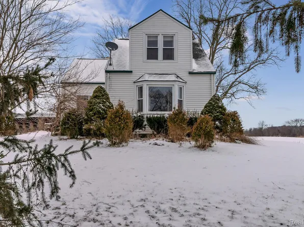 8408 Whitney Rd, Gaines, MI 48436