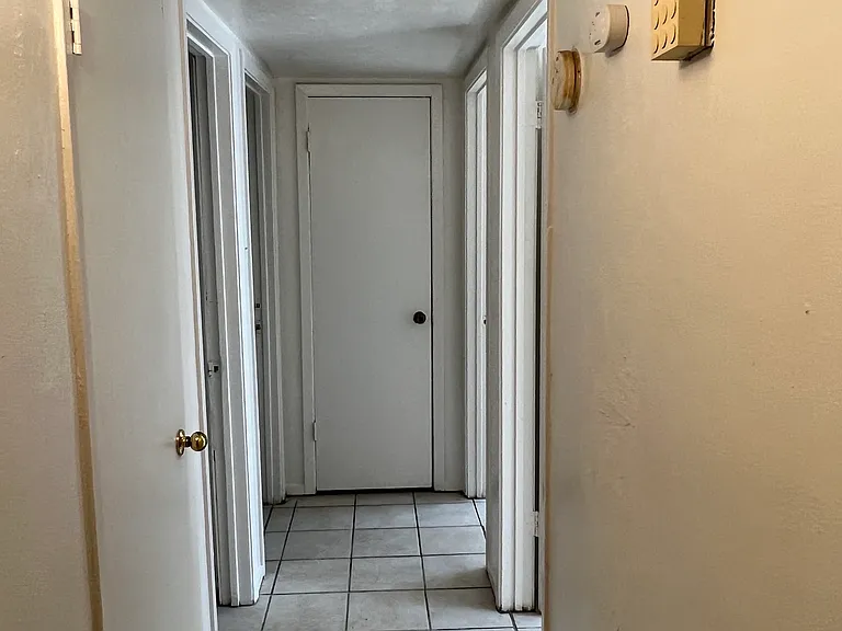 819 Sandalwood Ln — Photo 3