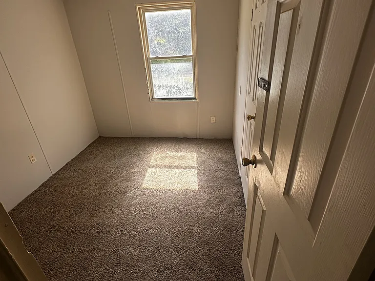 155 Ashley Brook Ln — Photo 2