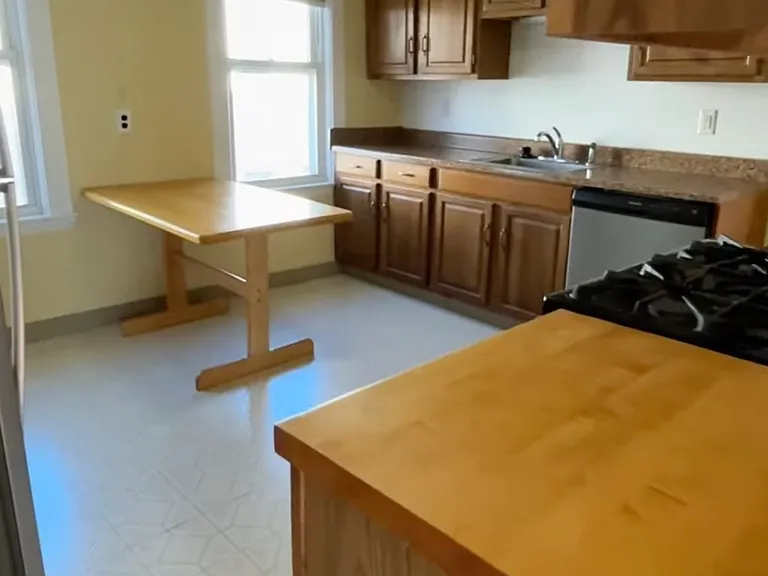 19 Oakland St #17 — Photo 16