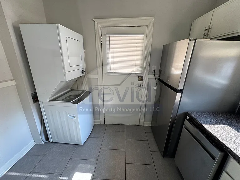 The Broadmoor Apartments — Photo 16