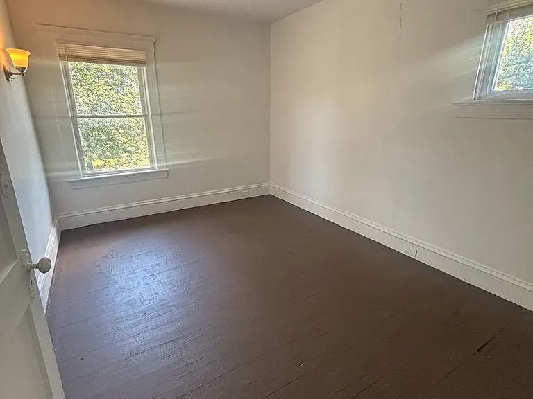 12327 Phillips Ave — Photo 6