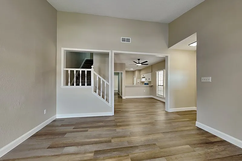3 bed, 2.0 bath, 1521 sqft, $2,100 — Photo 4
