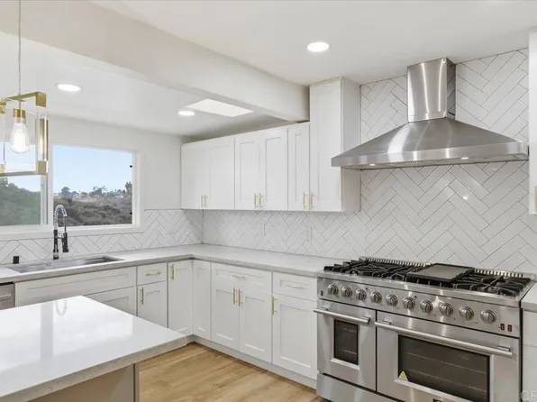 5220 Le Barron Rd, San Diego, CA 92115