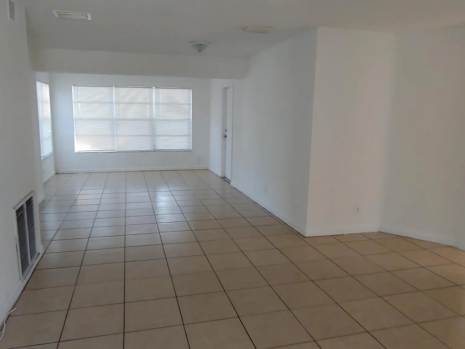 830 NW 38th Ave - 830 — Photo 3