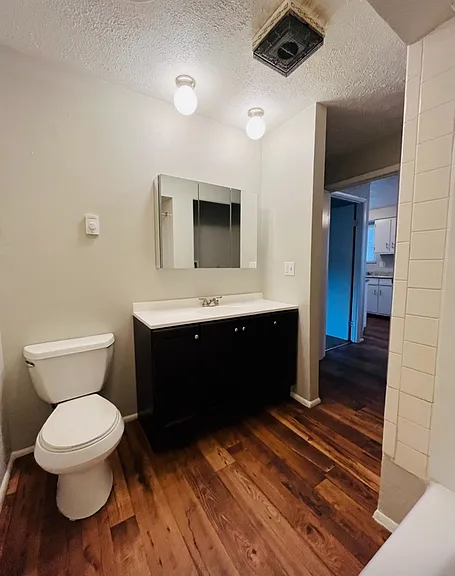 Broadmoor Apartments — Photo 1