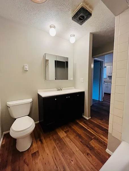 Broadmoor Apartments