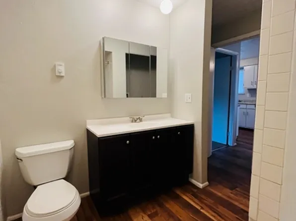 Broadmoor Apartments