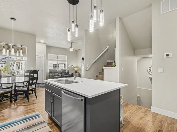 4183 Trapper Lake Dr, Loveland, CO 80538