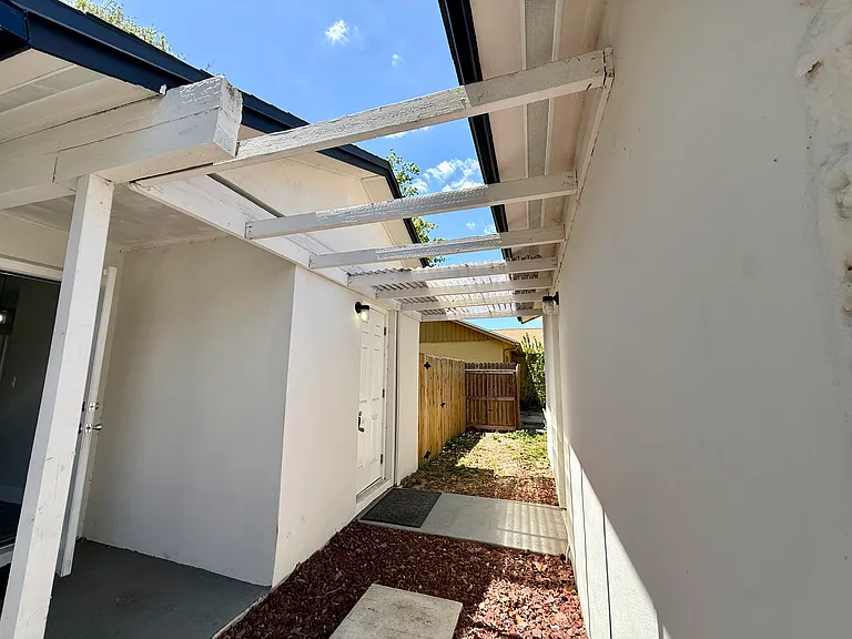 7502 Culver Ln — Photo 10