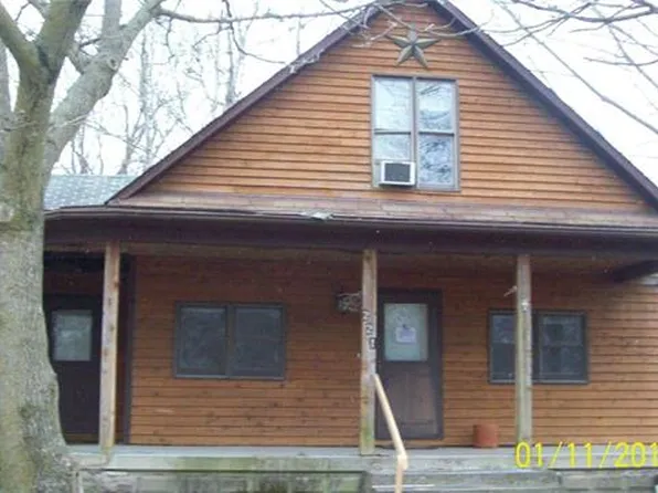 221 N Pine St, Irving, IL 62051