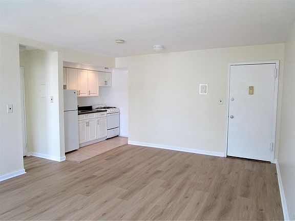 5th image of 324 Post Ave APT 4F