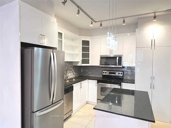 37 Galleria Pkwy #101, Markham, ON L3T 0A5