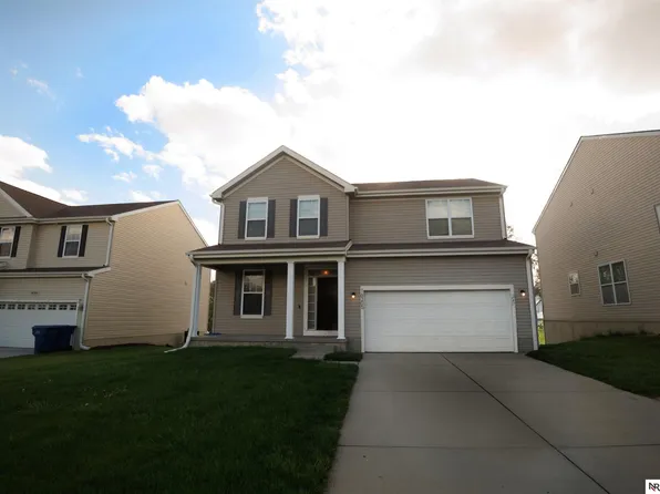 16305 Loop St, Omaha, NE 68136