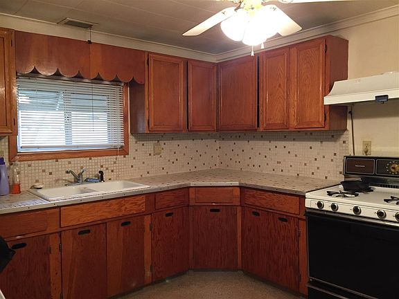 2nd image of 712 S C Ave