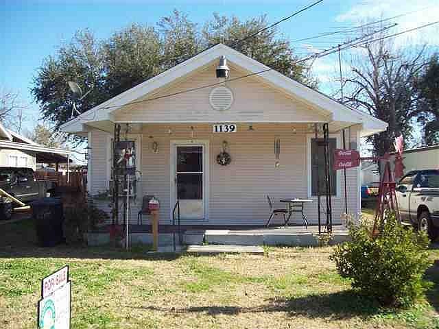 1st image of 1139 Kent Ave