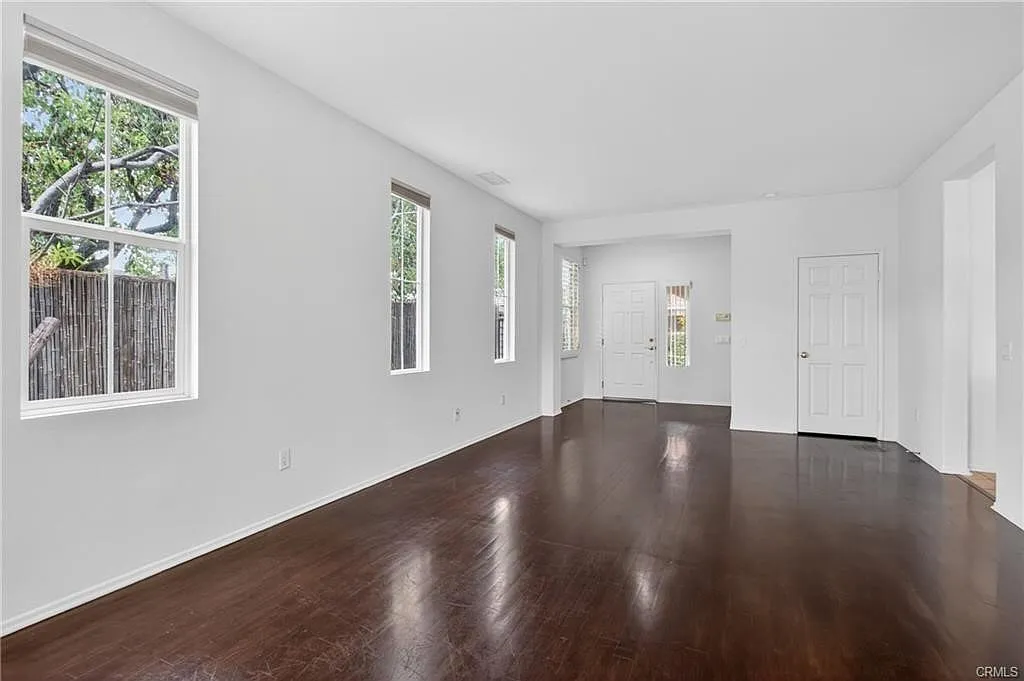 3 bed, 2.5 bath, 1934 sqft, $3,850 — Photo 4