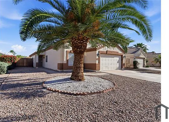948 E Laredo St — Photo 33