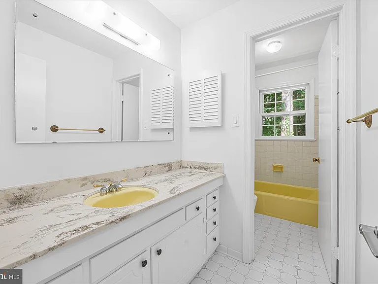 4025 N River St — Photo 31