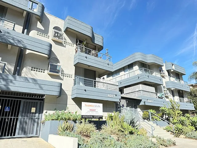 4077-4083 Tujunga Ave #202 — Photo 22