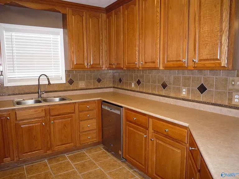 16656 Bellewood Dr — Photo 8