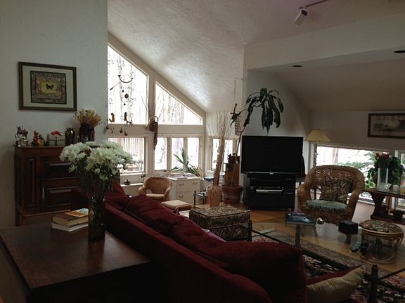 4th image of 275 Springdale Ln