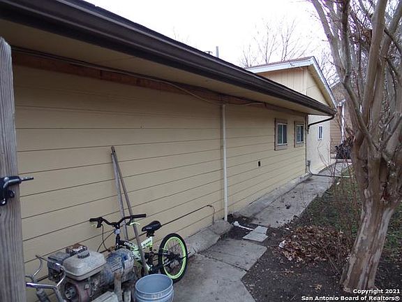 4th image of 511 Benrus Blvd