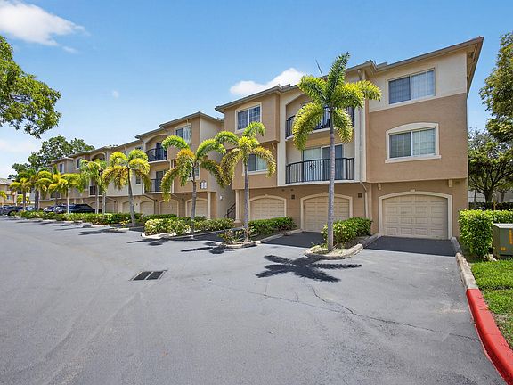 2nd image of 1100 Crestwood Ct S APT 1113