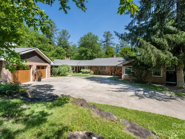 1045 Ransier Dr, Hendersonville, NC 28739