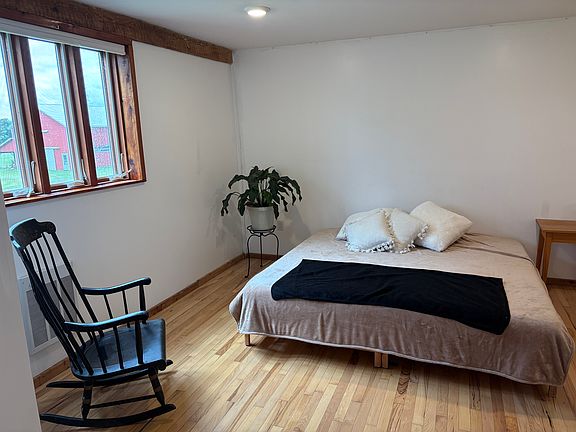 3rd image of 404 Conlon Rd #1