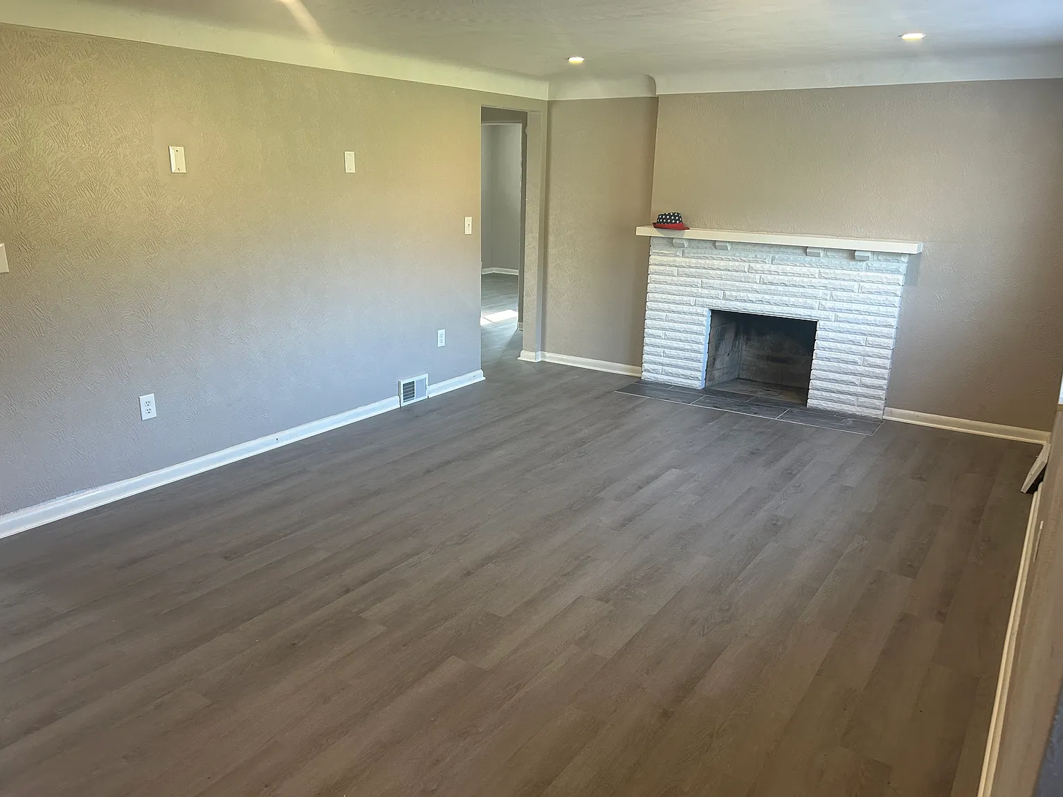 3 bed, 1800 sqft, $2,100 — Photo 4