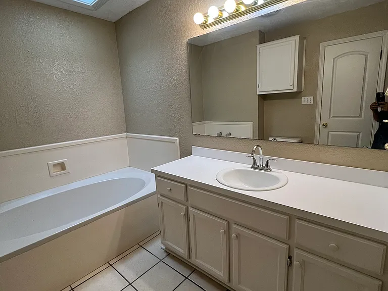 2366 Trafalgar Dr — Photo 23