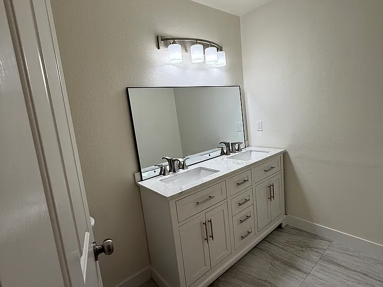458 W Elk Ave #4 — Photo 10