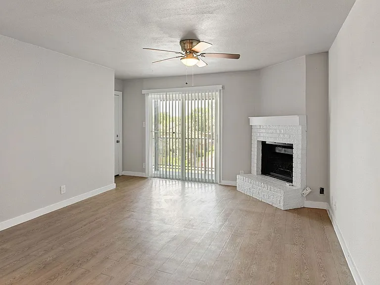 6812 S Congress Ave — Photo 31