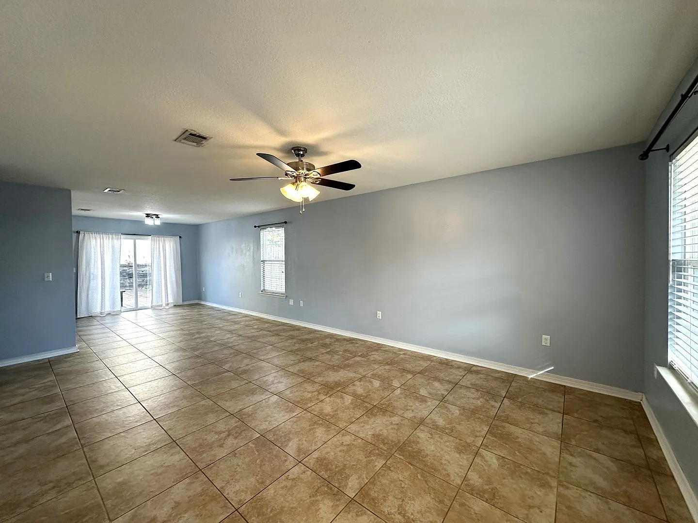 4 Bedrooms and a Bonus Room — Photo 4