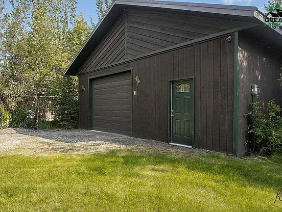 3rd image of 987 Holmes Rd